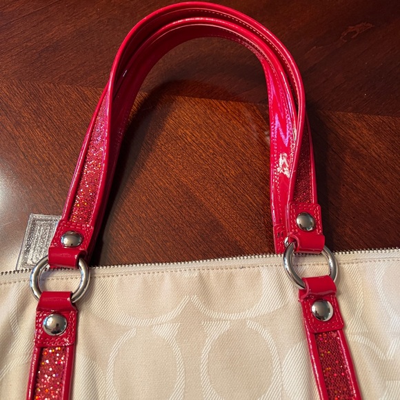 Coach Poppy ‘Rare’ Limited Edition Heart - Picture 12 of 16